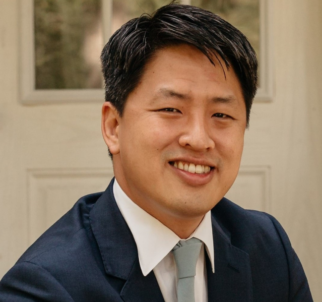 Comcast is making meaningful connections in Everett! Discover how Xfinity retail manager Jason Park is turning technology into community impact—through pop-up events, partnerships, and youth programs that truly make a difference. #IWorkForComcast comca.st/4a0aw4T