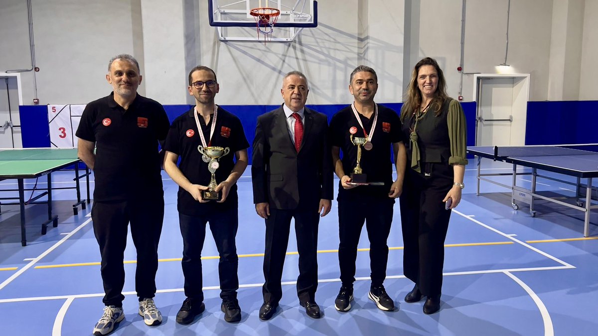 📌 24 Kasım Öğretmenler Günü Masa Tenisi Müsabakaları Tamamlandı

İlçemizde 24 Kasım Öğretmenler Günü kapsamında düzenlenen Öğretmenler Arası Masa Tenisi Müsabakaları büyük bir heyecan ve gönül birlikteliği içinde gerçekleşti.
🏓 Öğretmenlerimiz hem yarıştı hem de keyifli anlar