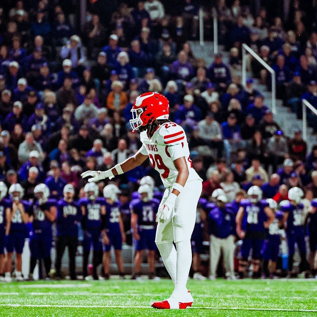 C/o29 Safety/Corner 6’2 185
9 Games played
36 Tackles 
1.5 TFL
1 FR
1INT
3 PD
hudl.com/v/2TEN9D