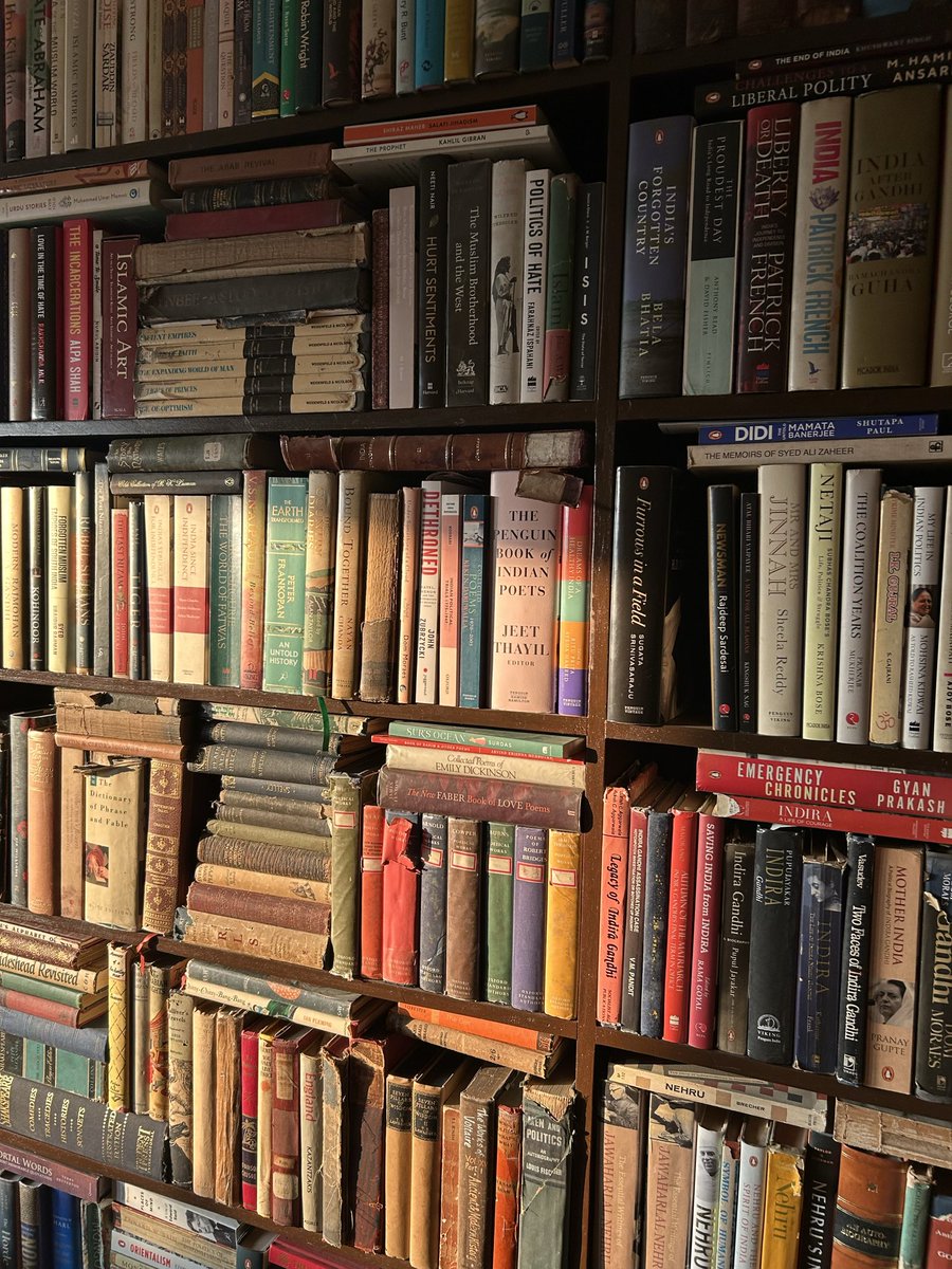 yusufpore's tweet image. Show me your photos with books.
📚 #Books