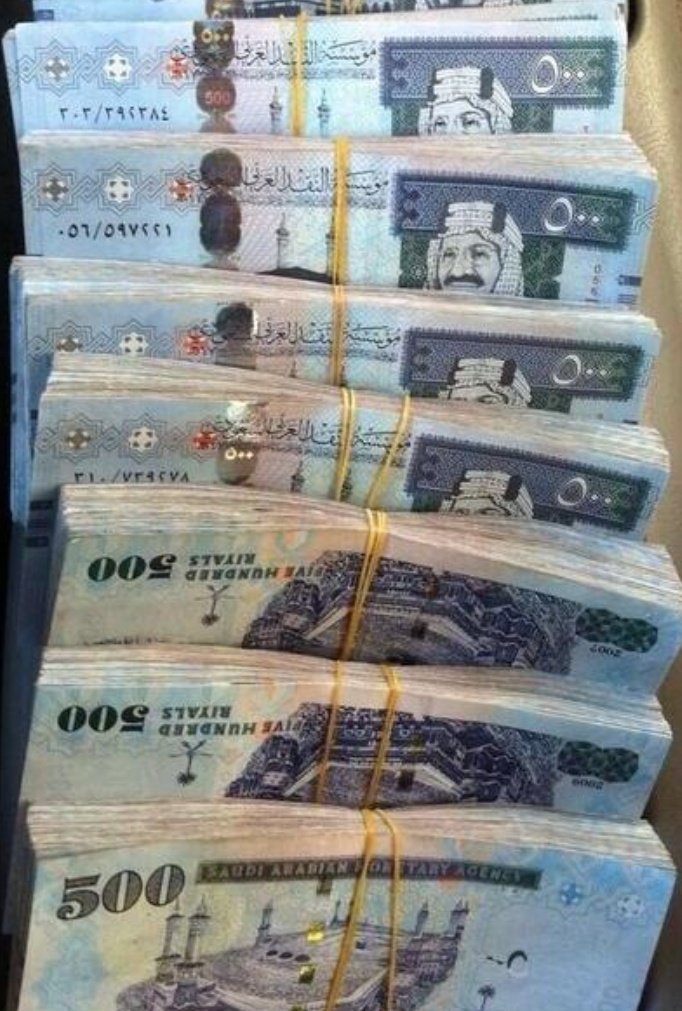 اللي عنده يقين بأن الله قادر على تغير الأحوال في ثانيه يضع قلب ويكتب يارب #جمعة_مباركة