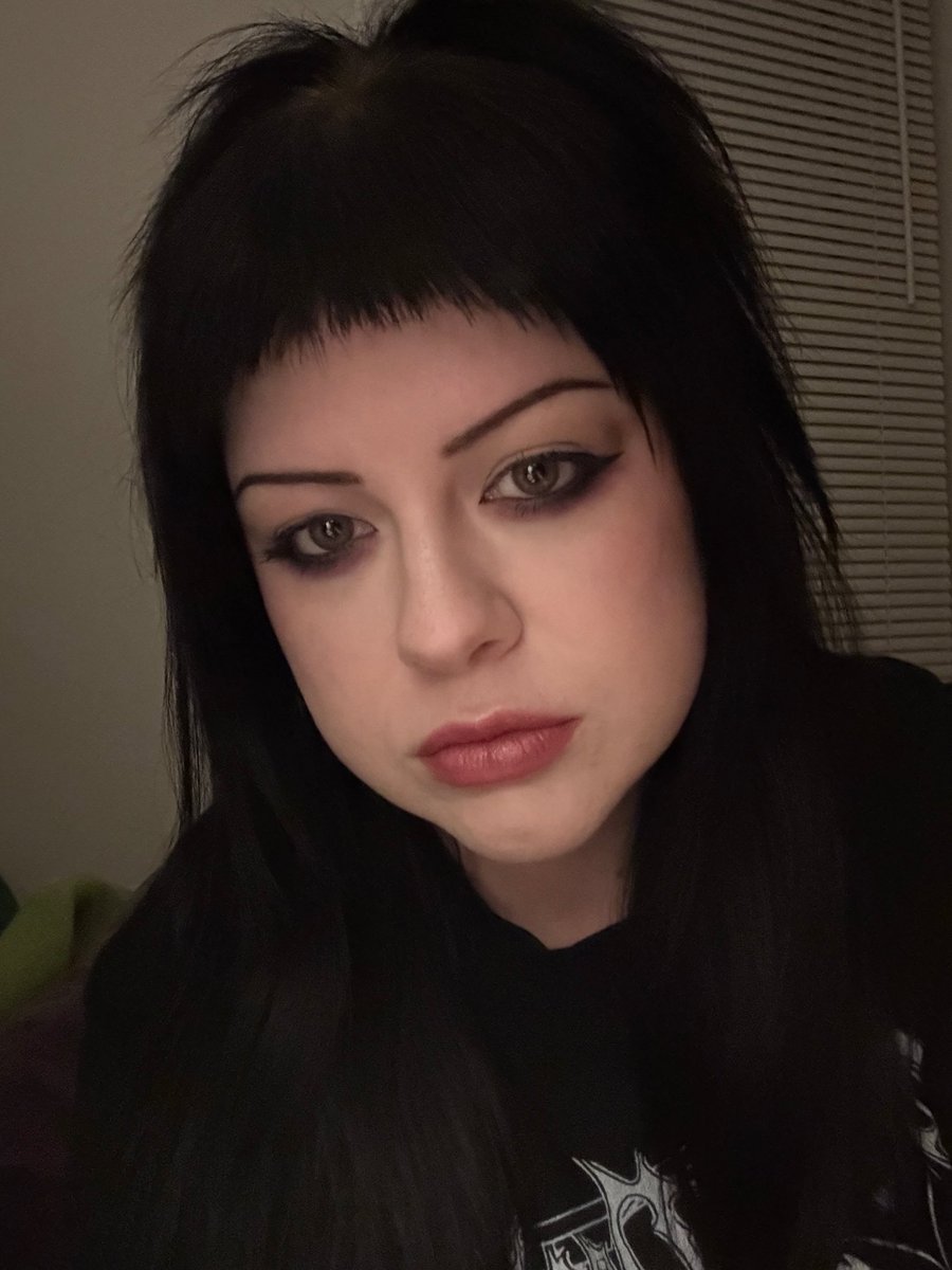 r4zor2r0sary's tweet image. life outside of twt lately ⬆️⬇️⬅️➡️