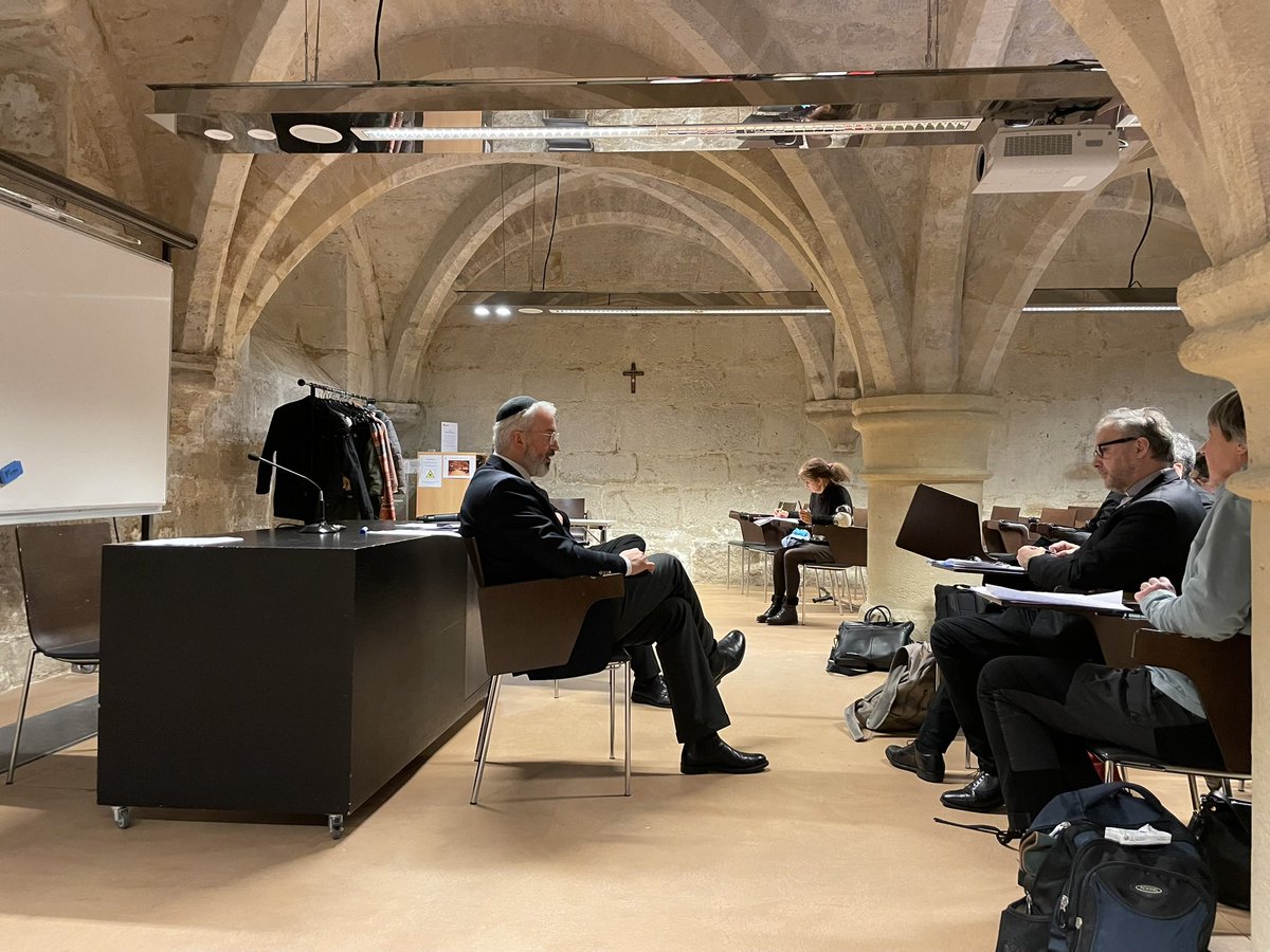 Ce soir, au <a href="/CBernardins/">Collège des Bernardins</a>, dialogue à deux voix autour de la parasha Toledot avec le rabbin <a href="/sebbag_moshe/">Moshe SEBBAG</a> et le père De Roquefeuille. A 19h30