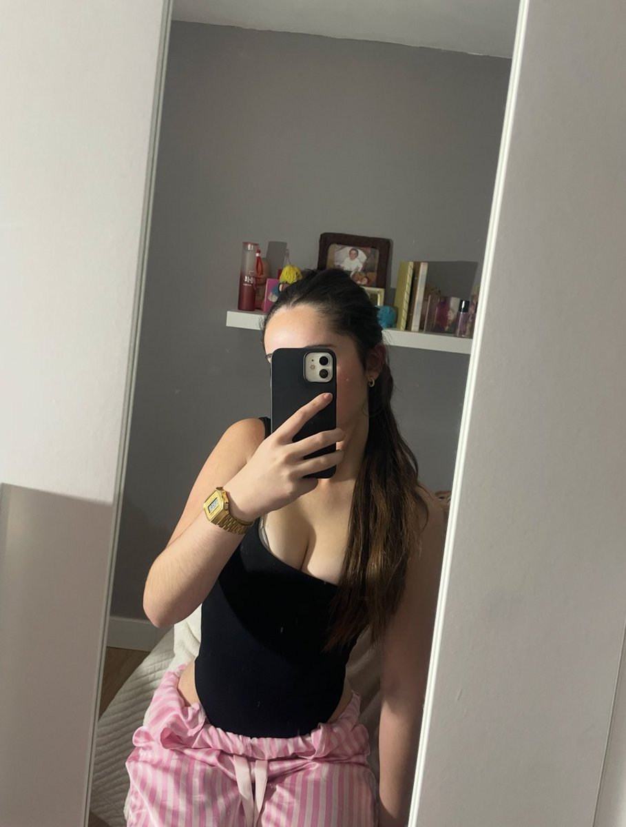 blancagrca's tweet image. merezco un sumiso financiero k m pague las uñas y m obedezca a todo 🙏🏻🙏🏻