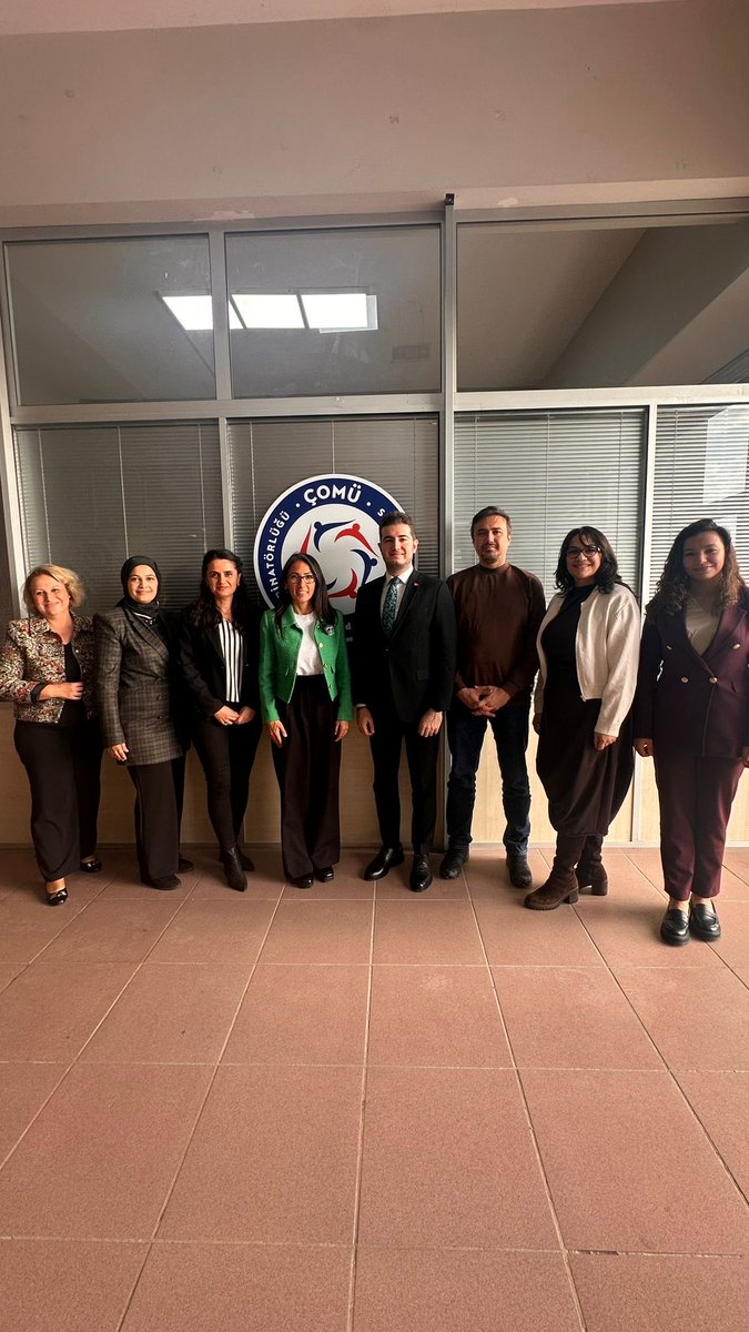 Bugün Çanakkale Onsekiz Mart Üniversitesi (ÇOMÜ) İletişim Fakültesi Yeni Medya ile Radyo, Sinema ve TV akademisyen ve öğrencileri ile bir araya geldik. Kurumumuzun faaliyetleri ve kariyer olanakları hakkında sunum gerçekleştirip kendileriyle sohbet etme imkânı bulduk. Geleceğin