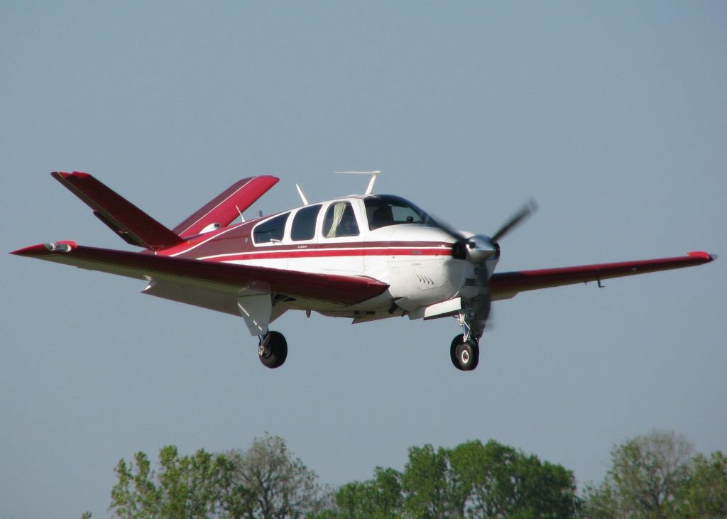 Traversaviation's tweet image. Big thanks to the team for helping close the purchase of a 1975 Beech V35B!

• Carolina Aircraft - carolinaaircraft.com
• George Johnson - carolinaaircraft.com/about
• @USAllianceFCU
• Kathy Mayotte at @GoCurrency | gocurrency.com/air/get-financ…

#BizAv #TraversAviation #Beechcraft