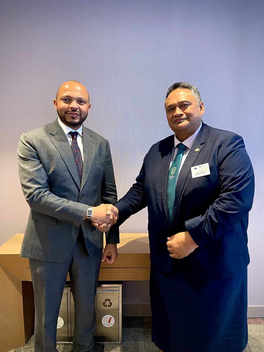 PressACP's tweet image. OACPS Secretary-General H.E. @MBatraki met with Hon. Toelupe Poumulinuku Onesemo, Deputy Prime Minister and Minister of Works, Transport and Infrastructure of the Independent State of Samoa, and current Pacific Regional Coordinator in the OACPS.

The discussion focused on:

🔹…