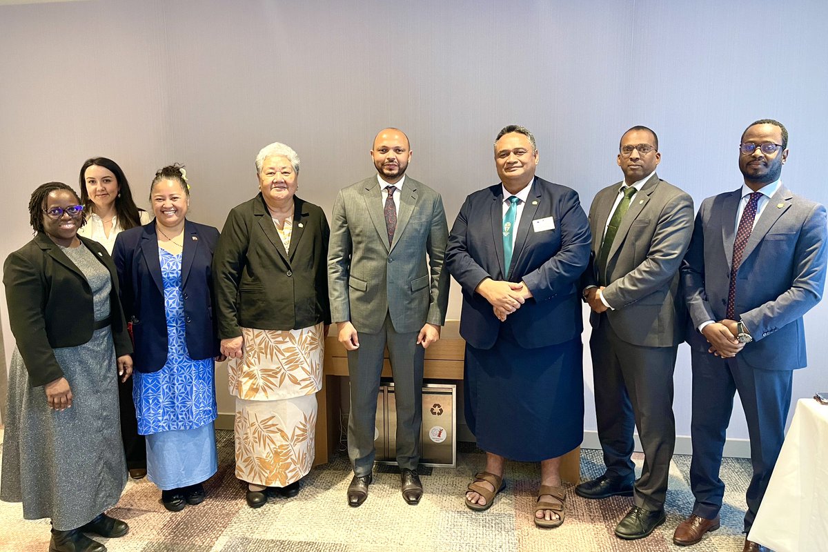 PressACP's tweet image. OACPS Secretary-General H.E. @MBatraki met with Hon. Toelupe Poumulinuku Onesemo, Deputy Prime Minister and Minister of Works, Transport and Infrastructure of the Independent State of Samoa, and current Pacific Regional Coordinator in the OACPS.

The discussion focused on:

🔹…