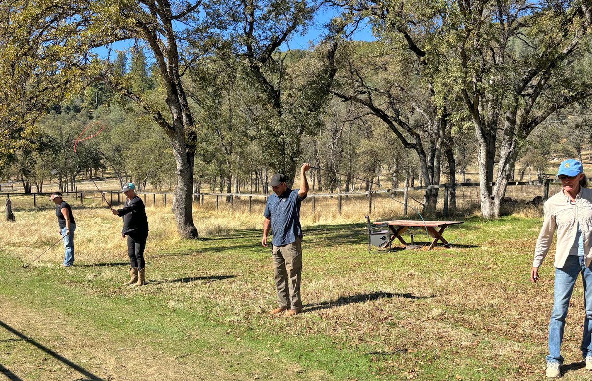 DownunderHorse's tweet image. Participants in Method Ambassador Janis Scott&apos;s groundwork clinic working on improving their accuracy with the stick and string. &quot;It was a great success in getting more responsiveness!&quot; - Janis 
certifiedclinician.com/clinician/jani…
#ApplyTheMethod