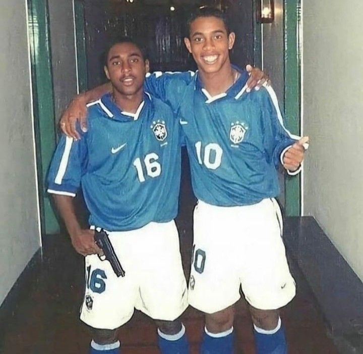 PolonioCRF's tweet photo. seleção que meu pai viu / seleção que eu vi https://t.co/aAEUvbP17G