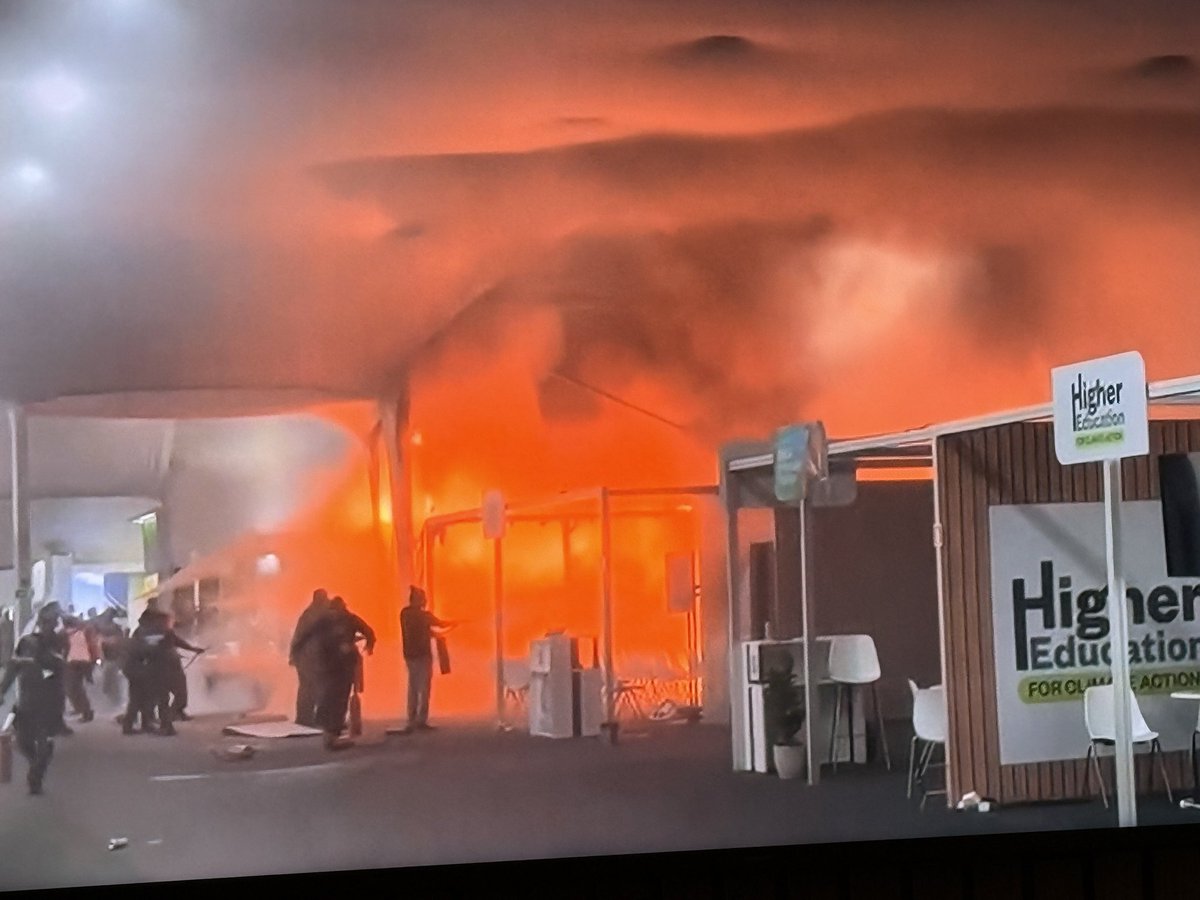 MidiaLibre's tweet image. Grave incêndio na COP30 
Em vez de exemplo ambiental, a COP 30 virou símbolo de desperdício, material ruim e dinheiro público queimado. CPI já!
O governo Lula gastou quase R$ 500 milhões sem licitação com a OEI para organizar a COP30, além de bilhões em obras e contratos…
