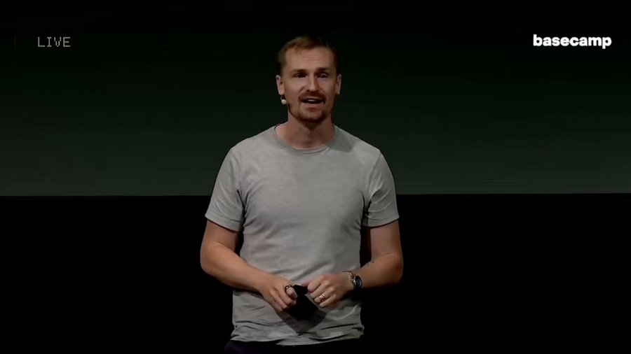 Jesse Pollak 在 Basecamp 现场活动中发言