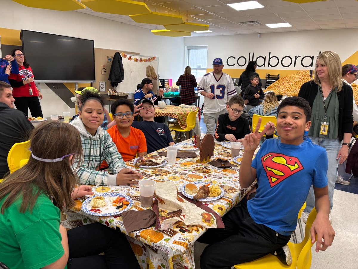 HFLCSD's tweet image. 🦃 Friendsgiving Across HF-L! Students from Lima, Manor, Middle, and High School came together for a heartwarming Friendsgiving. 💛🖤 Little Cougars met Big Cougars for the first time, sharing hugs, smiles, and games before enjoying a meal they helped prepare. 🥧✨ #WeAreHFL