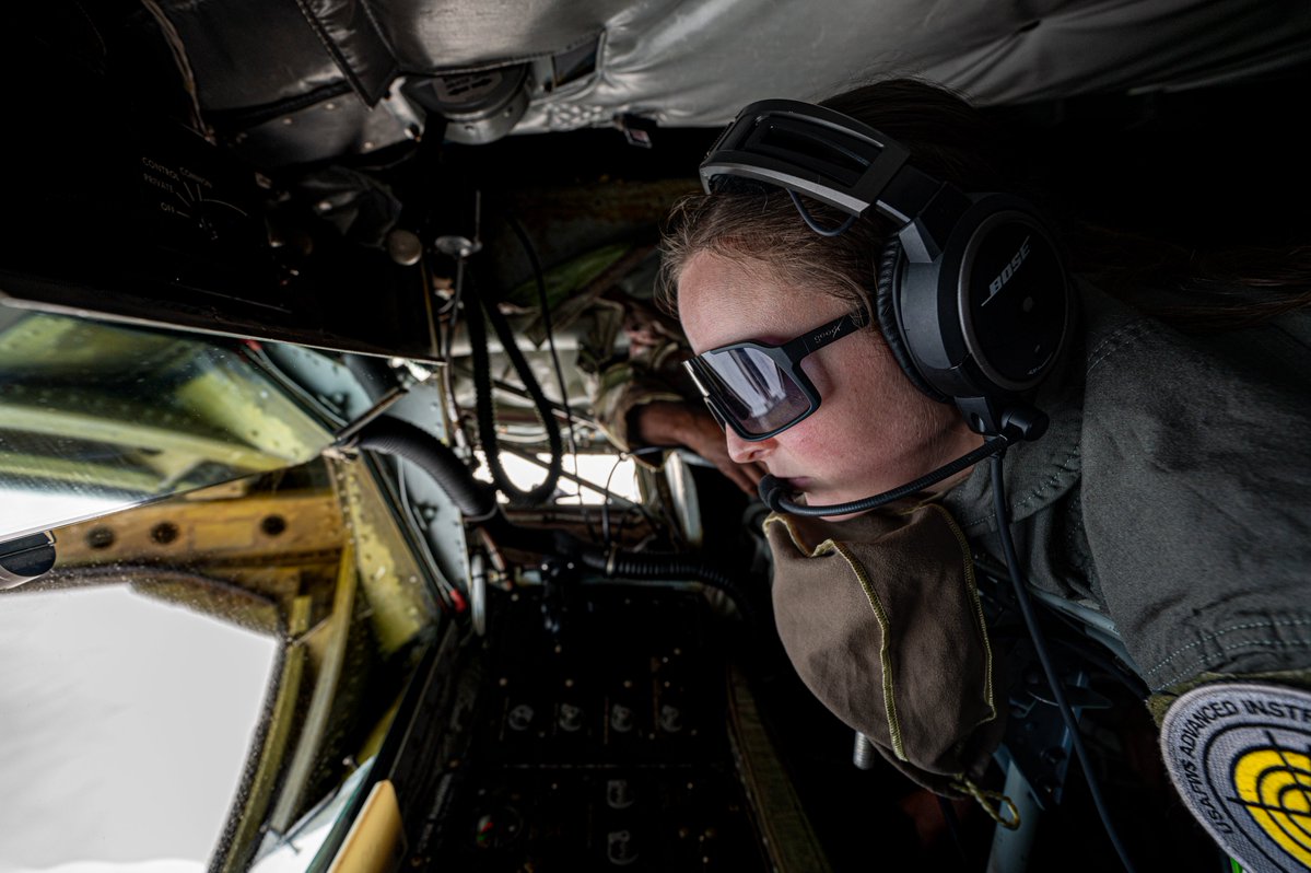 DeptofWar's tweet image. STRENGTH IN NUMBERS!

@usairforce Fighters &amp;amp; bombers conduct readiness exercises with our Japanese allies to ensure a safe and prosperous Indo-Pacific region.