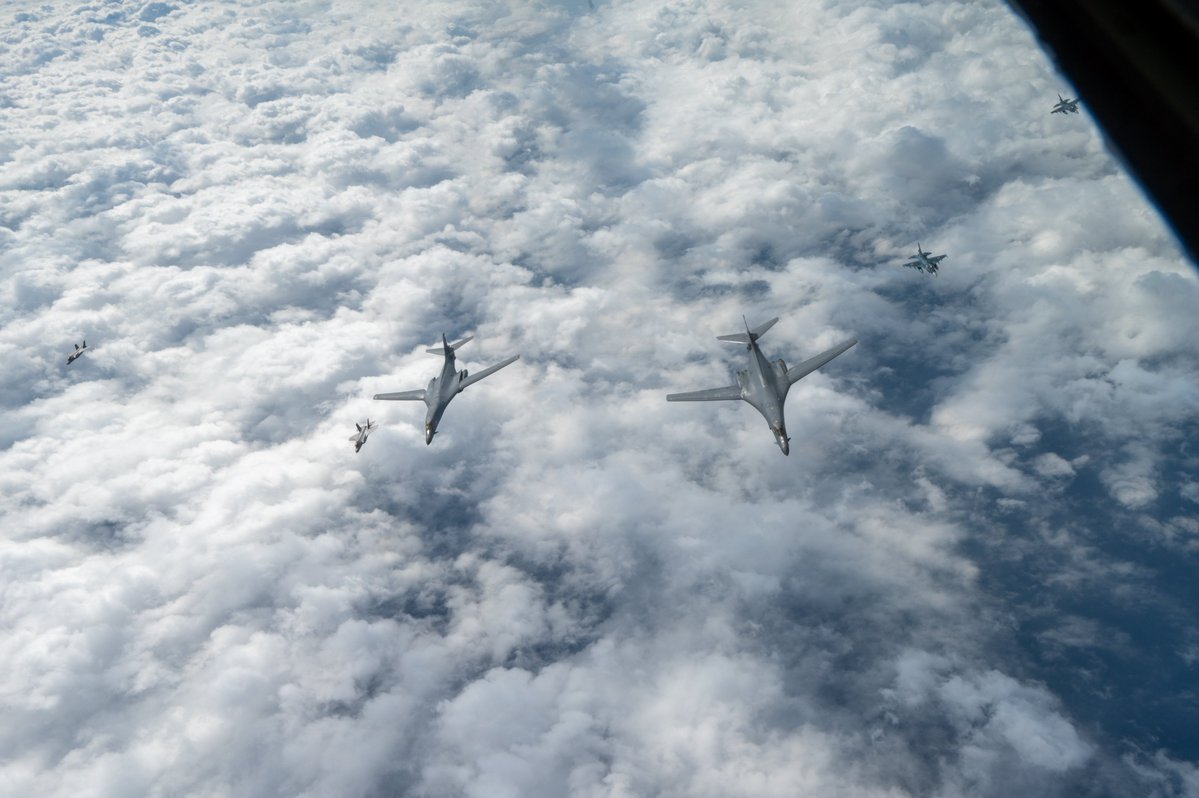 DeptofWar's tweet image. STRENGTH IN NUMBERS!

@usairforce Fighters &amp;amp; bombers conduct readiness exercises with our Japanese allies to ensure a safe and prosperous Indo-Pacific region.