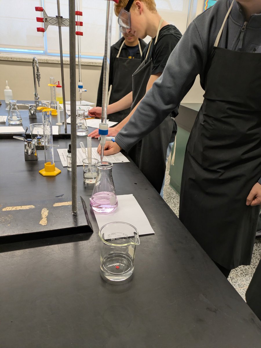 Students in Gr. 11 Chemistry performed acid base titrations to determine the concentration of acetic acid in vinegar. ⚛️🧪 #SPXScienceDept <a href="/StPiusXOCSB/">St. Pius X High School</a>