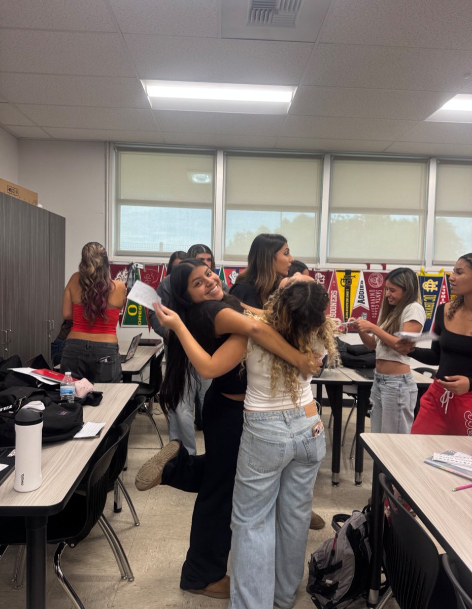 ACHS_AVID's tweet image. ✨ Kindness Week dopamine boost! 💛 Our AVID students spent the day sharing smiles, support, and simple acts of kindness with their classmates. Sometimes the smallest moments spark the biggest dopamine! 🤝✨