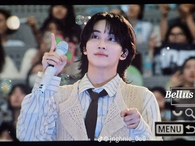 jeonghannisms's tweet photo. crying (again). https://t.co/3wwwqiKZEA