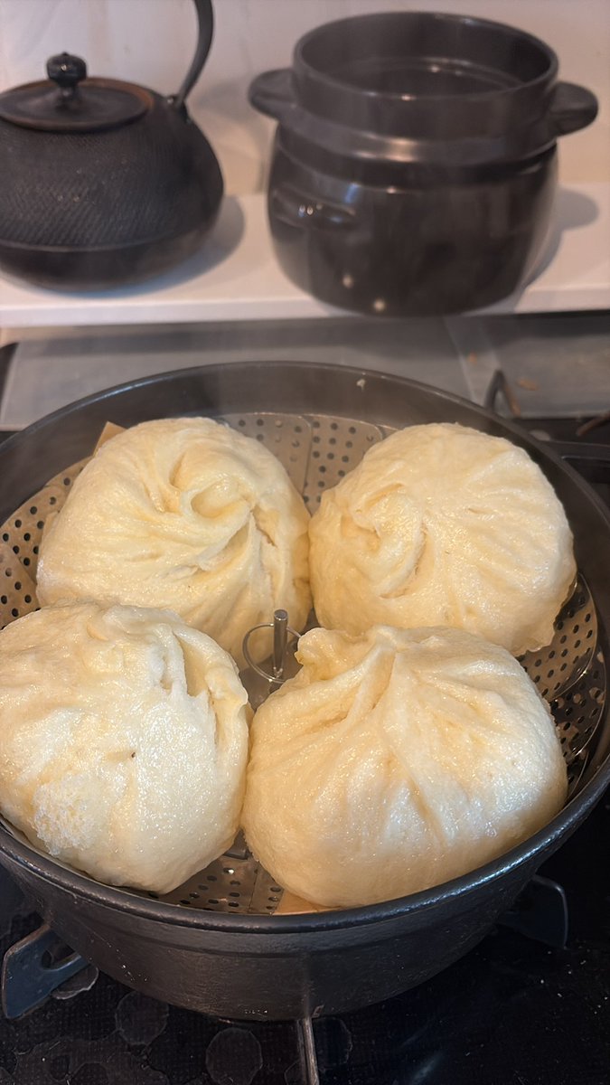 ryosuke_samurai's tweet image. おはようございます。

今日は解体後の現場確認から、別現場の進捗確認2件でスタートです。

建築部門も不動産部門も順調に数字が上がっている今こそ、しっかり足元を見て、謙虚に慎重に邁進してまいります。

東京豚饅を朝から食べて、今日もご安全に、最高の1日を。
押忍🥋