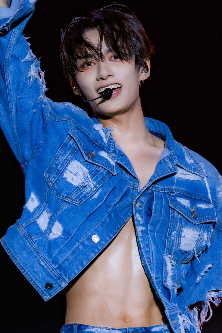 bamzidan's tweet image. Veo a muchas de 25+ años alteradas por el físico del niño de cortis...

les presento a Wen Junhui de Seventeen