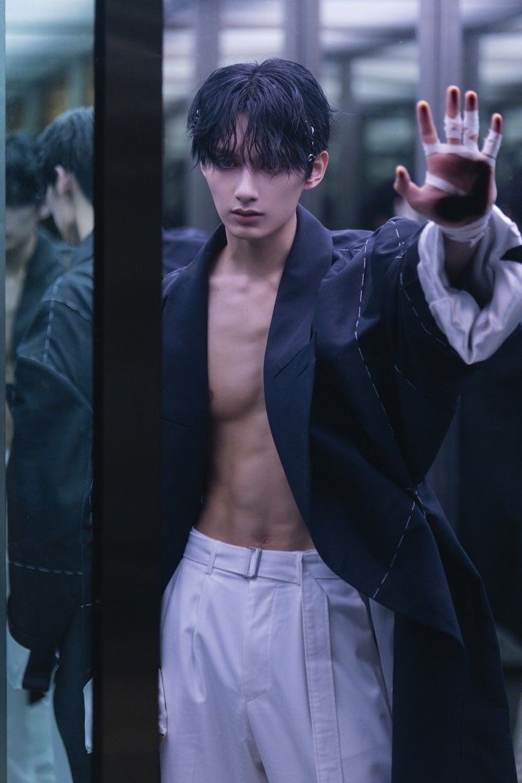 bamzidan's tweet image. Veo a muchas de 25+ años alteradas por el físico del niño de cortis...

les presento a Wen Junhui de Seventeen