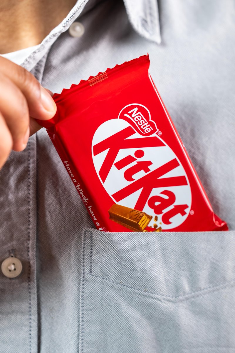 KITKAT's tweet image. Send this to someone who owes you a KitKat 👀 (and if they don&apos;t, well they do now!)