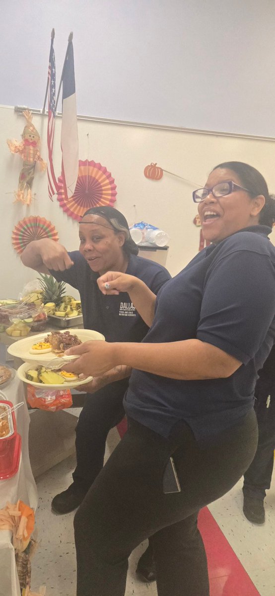 SanJacintoJets's tweet image. Grateful for our amazing staff who came together to bring us this delicious Potluck !💜
@RubyGarzaDISD 
@Region1DISD