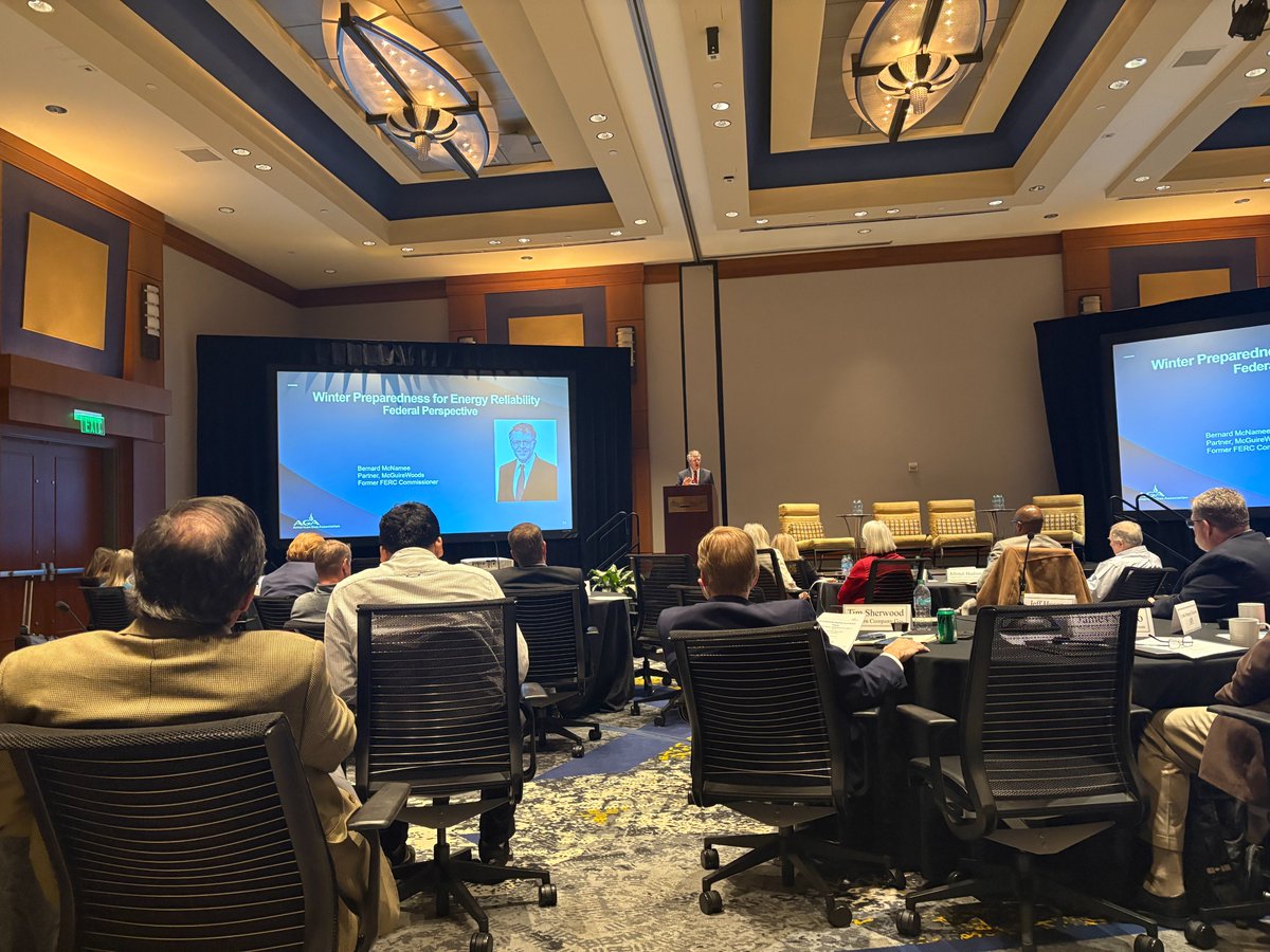 Good to see some old colleagues &amp; hear some great speakers at last week's #NaturalGas Readiness Forum. Thanks to <a href="/aga_naturalgas/">AGA</a> for a great event!