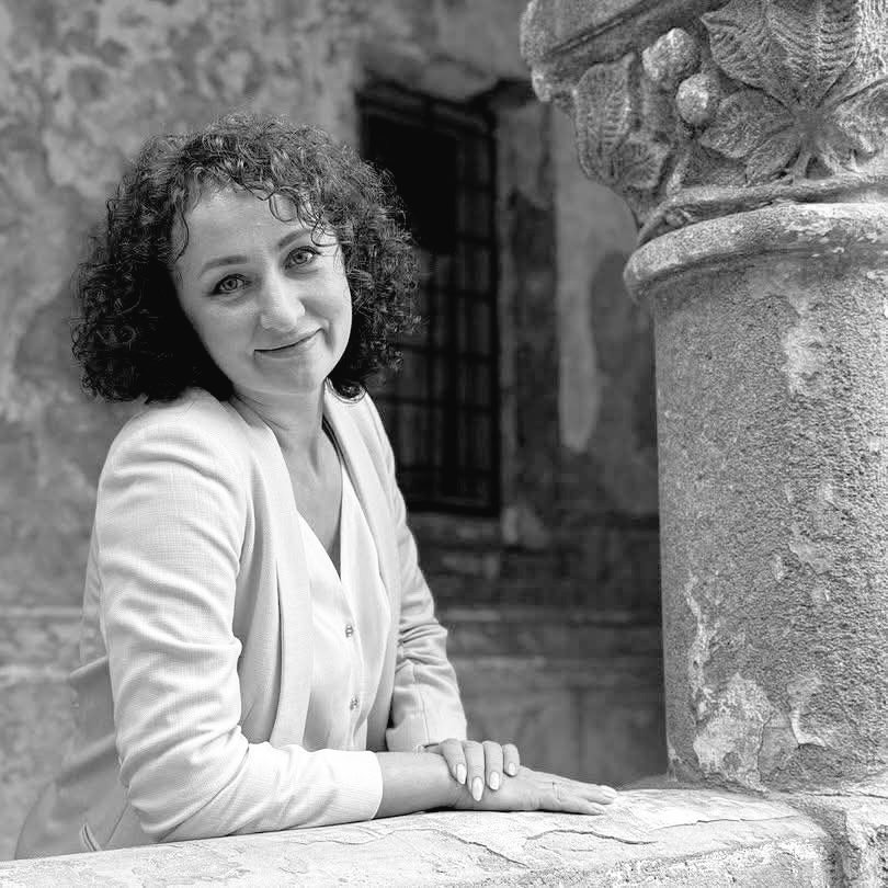 In Ternopil Olena Unolt, mother of two daughters, a hairdresser, was killed in the russian missile strike on the city on November 19, 2025.  

Her daughters, Adriana (7th grade) and Eva (10th grade), are in intensive care in critical condition. 

It was all just families at their