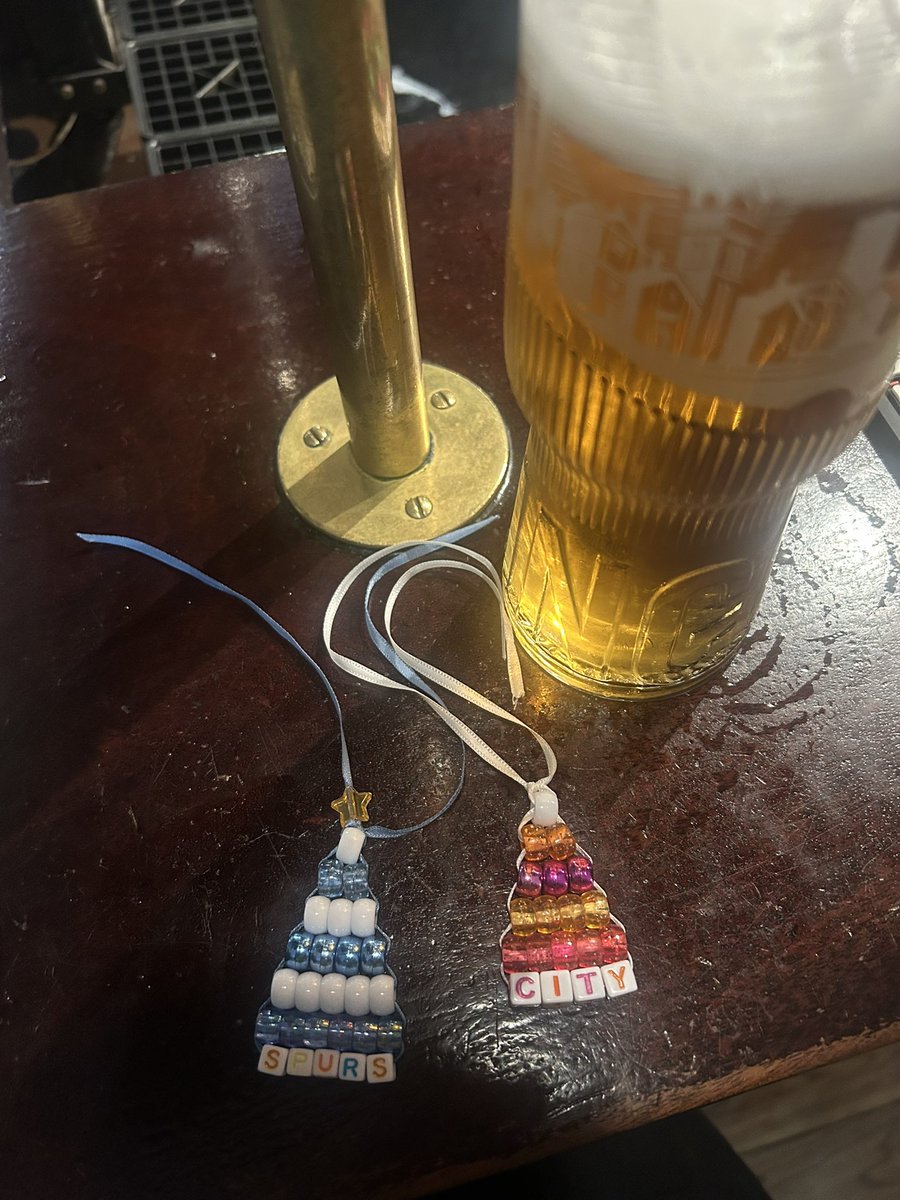 spursangela1's tweet image. I find it v difficult to even acknowledge Christmas is coming until my birthday’s over…however that was 12 days ago so I’m finally relenting! As someone (un)helpfully told me tonight it’s only 35 sleeps so made these for t’tree!🎄😂#CraftClub @SpursOfficial🤍💙#COYS🫶🏻#BCAFC🩷🧡