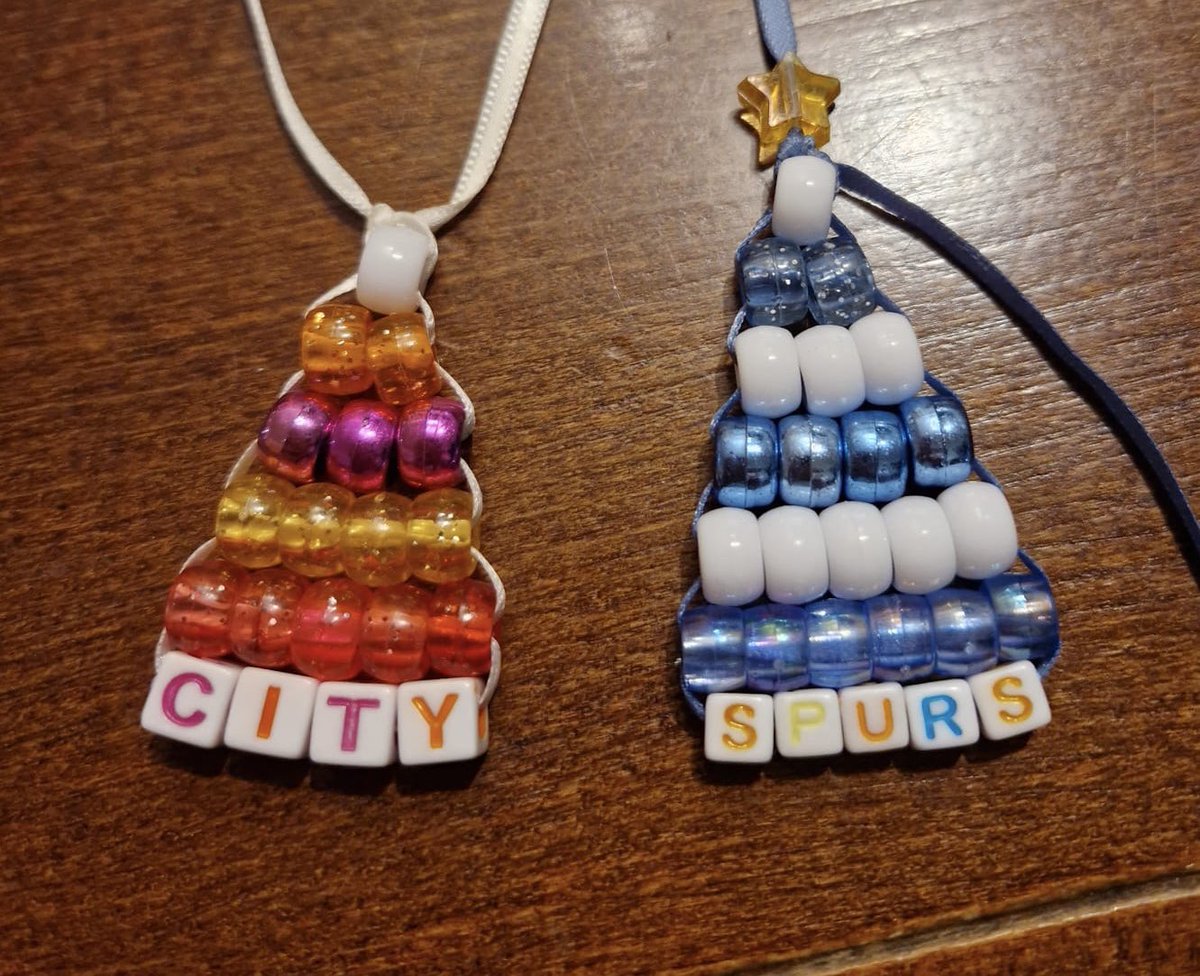 spursangela1's tweet image. I find it v difficult to even acknowledge Christmas is coming until my birthday’s over…however that was 12 days ago so I’m finally relenting! As someone (un)helpfully told me tonight it’s only 35 sleeps so made these for t’tree!🎄😂#CraftClub @SpursOfficial🤍💙#COYS🫶🏻#BCAFC🩷🧡