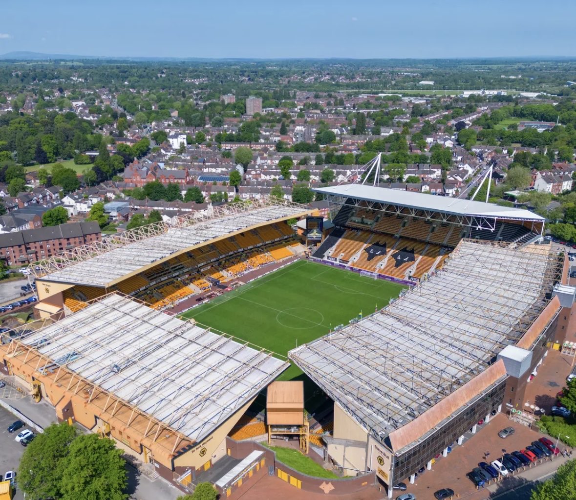 WV1Rep's tweet image. No soulless chocolate factory-looking stadiums over here in the Black Country.

Yes, it needs work and a good lick of paint. But that aside, its importance, history, elegance, distinctiveness and passion all rolled into one to make it the place it is.

WV1. 🐺

#WWFC #Wolves