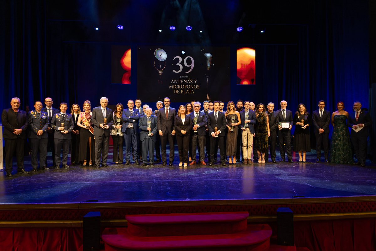 Enhorabuena a todos los premiados y premiadas con las Antenas y Micrófonos de Plata 2025 de <a href="/artvmurcia2/">ARTV región de Murcia</a>.

Gracias a los profesionales que formáis el sector audiovisual, a quienes dais vida a los medios de comunicación.

Por informar.
Por crear cultura.
Por mostrar lo que somos.