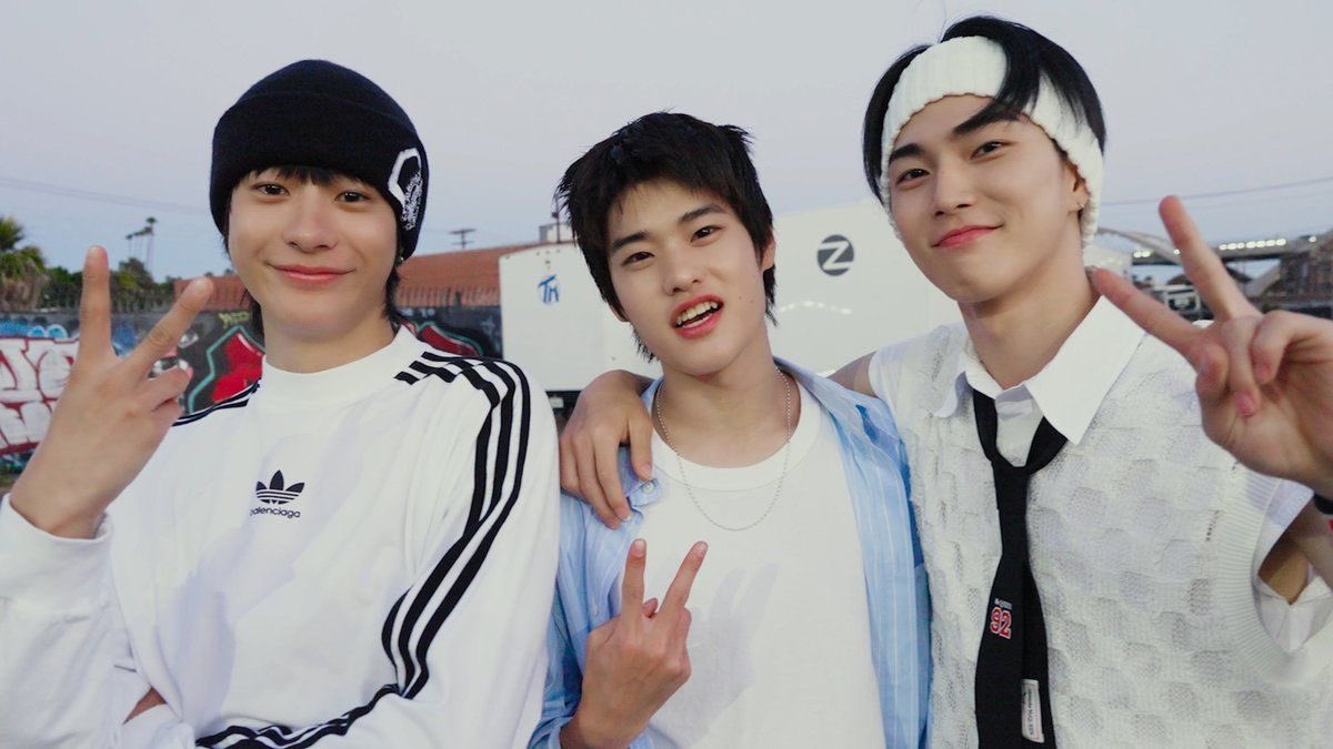 riixng's tweet photo. turned 19 today…you know who else was 19 when they debuted? 🚬 https://t.co/QVvKNnB9Sc