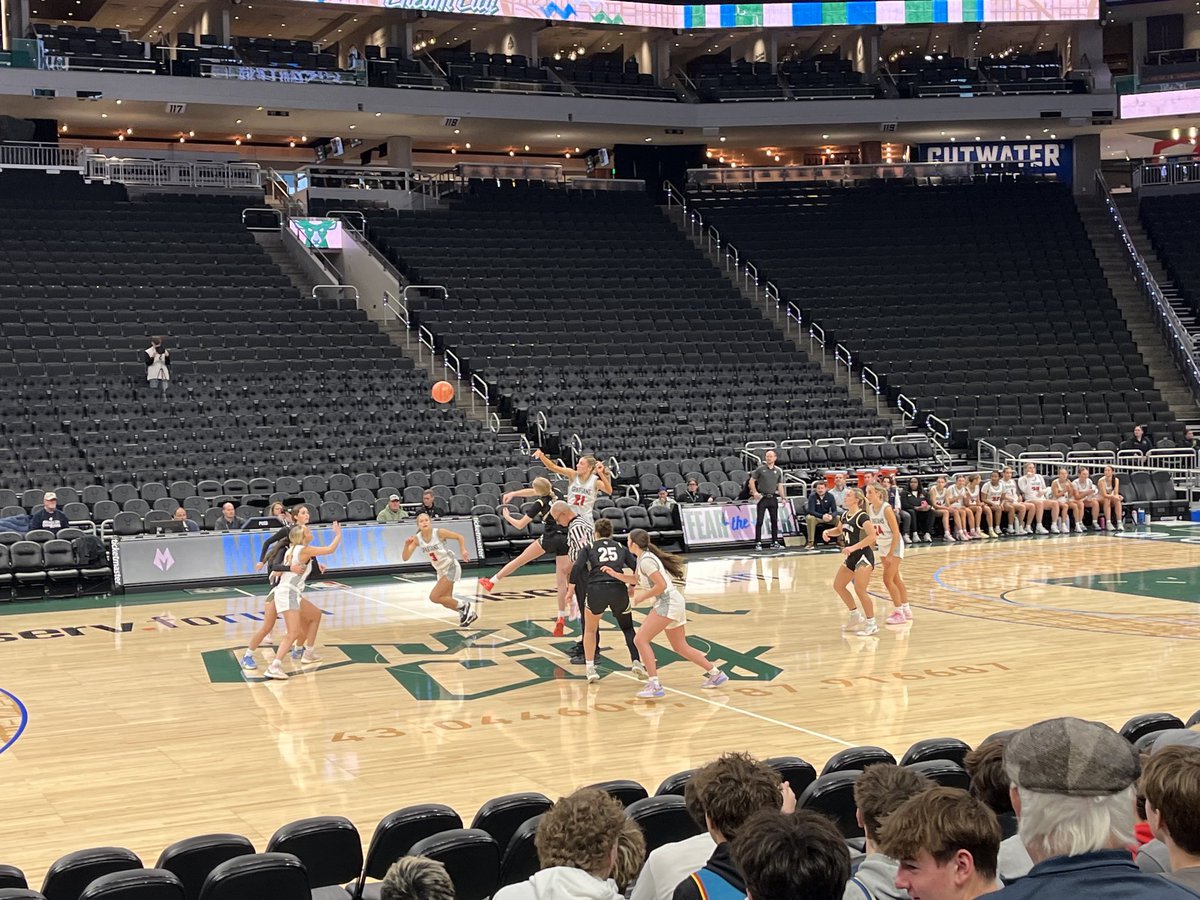 An amazing opening night with #SpartanNation ⁦<a href="/beastgirlshoops/">Brookfield East Girls Basketball</a>⁩ !