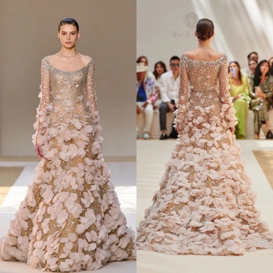 giftedswifted's tweet image. This dress looks enchanting