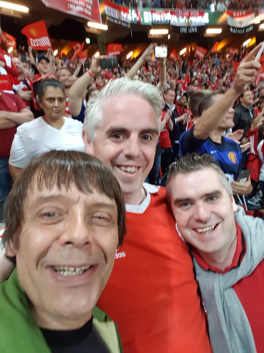 jamesfly1976's tweet photo. RIP Mani a true legend 

#MUFC #StoneRoses https://t.co/8g4tP0Sn7Z