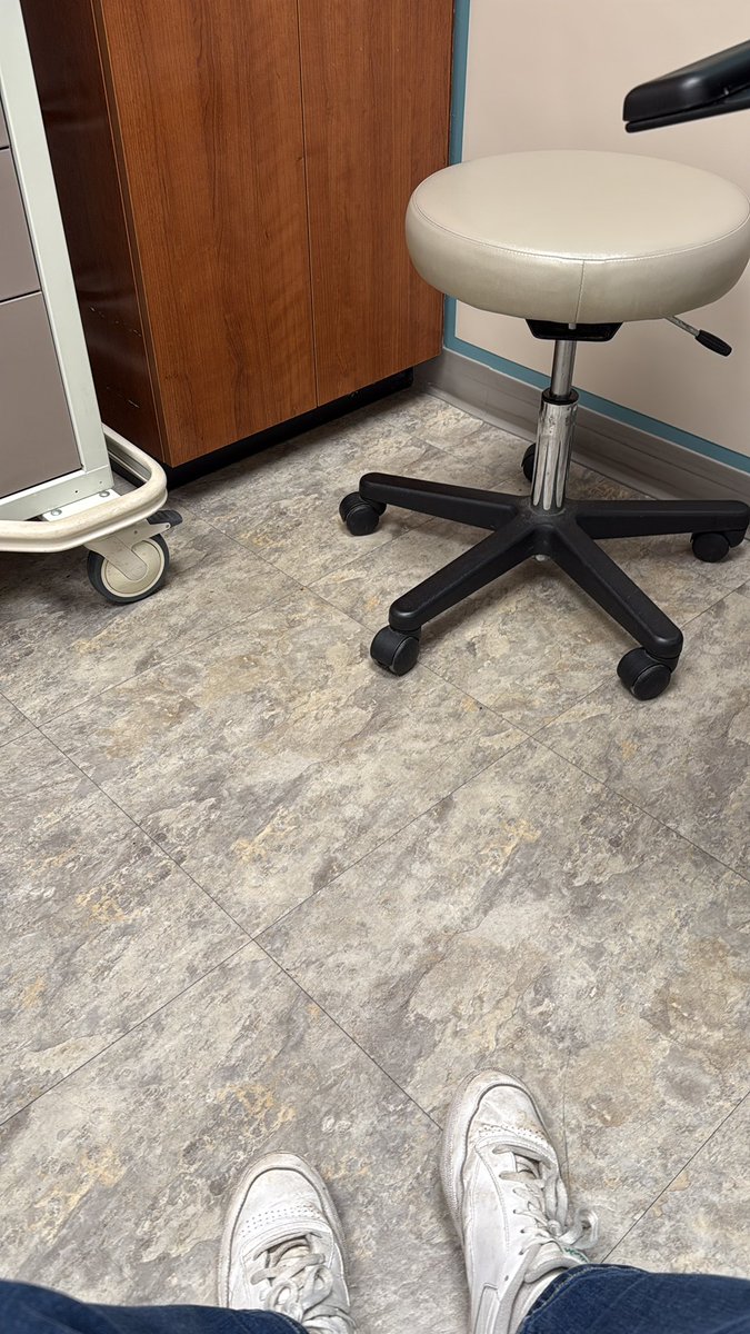 manethatscool's tweet image. I have a girlfriend so honestly don’t care who walks in. Onclouds would be cool tho