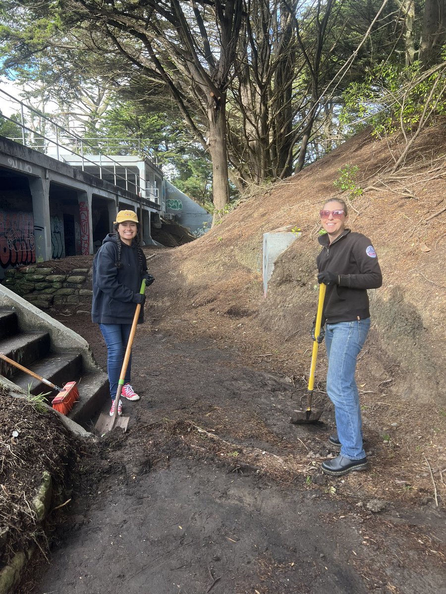 RefuseRefuseSF's tweet image. After pausing the workdays rehabbing Battery Chester in Fort Miley due to the government shutdown, we came back with a bang thanks to regular volunteers and a group from @CluneGC who came out to dig out mud from the rains and paint over the graffiti that had built back up. 🙏🏽