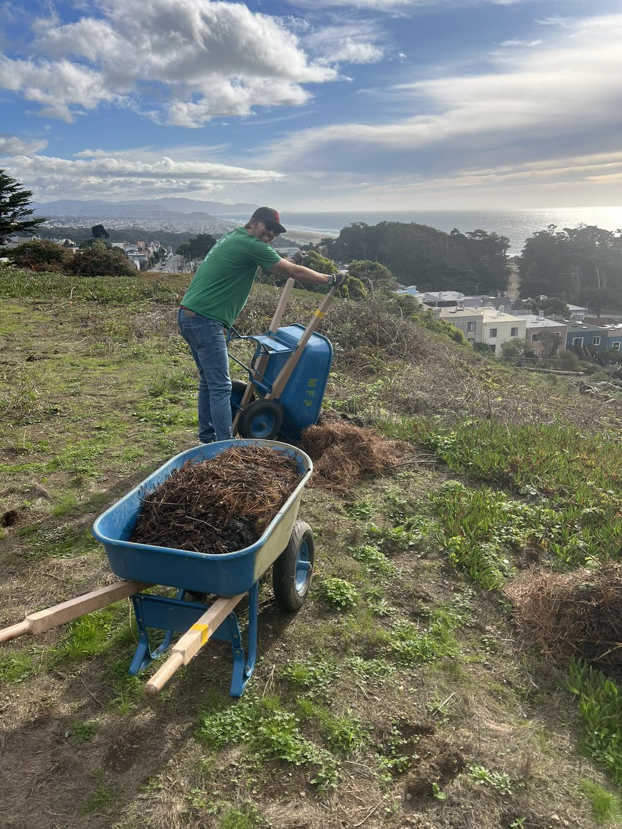 RefuseRefuseSF's tweet image. After pausing the workdays rehabbing Battery Chester in Fort Miley due to the government shutdown, we came back with a bang thanks to regular volunteers and a group from @CluneGC who came out to dig out mud from the rains and paint over the graffiti that had built back up. 🙏🏽