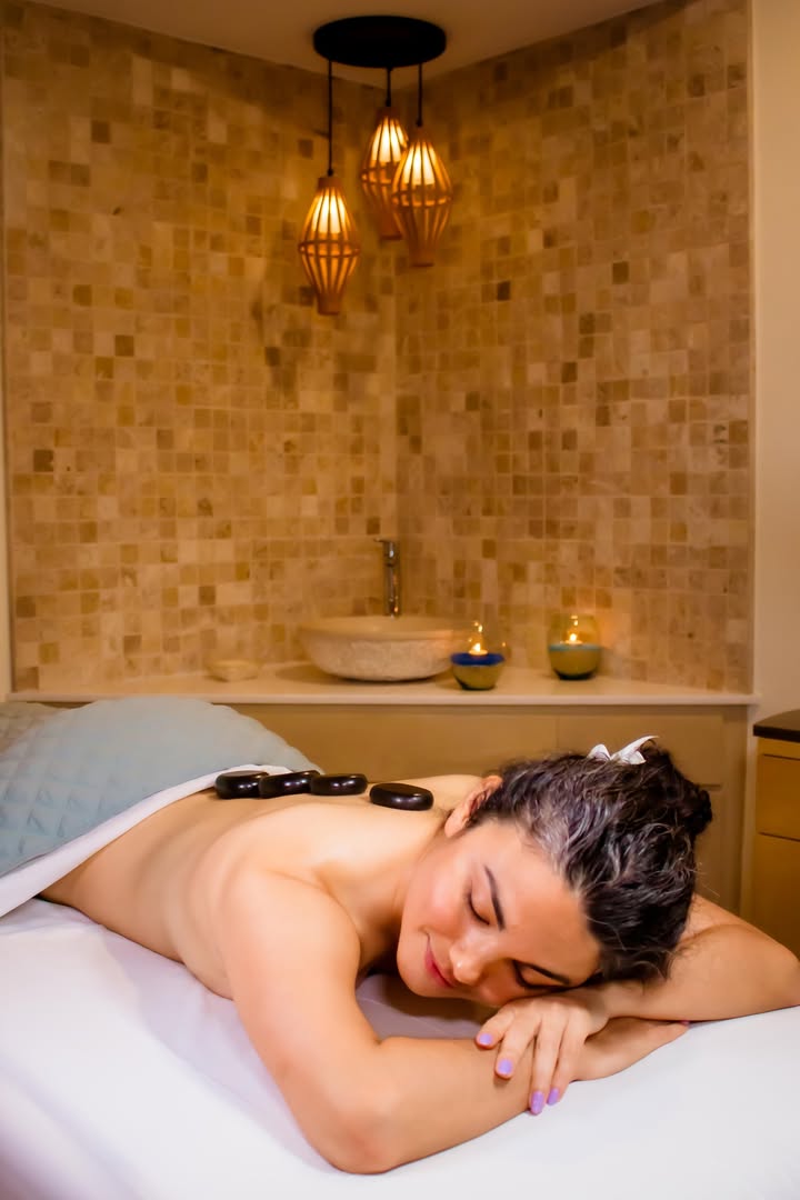 SaltwaterSpa's tweet image. Libérate del estrés y renueva tu cuerpo con el calor de las piedras calientes🔥 Un tratamiento que mejora la circulación y te deja una sensación de calma total🧖🏻‍♀️

📲Reserva al 6242371086
.
.
.
#spaday #saltwaterspa #hotstones #casadoradacabo #loscabos