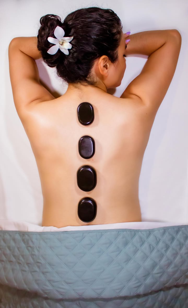 SaltwaterSpa's tweet image. Libérate del estrés y renueva tu cuerpo con el calor de las piedras calientes🔥 Un tratamiento que mejora la circulación y te deja una sensación de calma total🧖🏻‍♀️

📲Reserva al 6242371086
.
.
.
#spaday #saltwaterspa #hotstones #casadoradacabo #loscabos