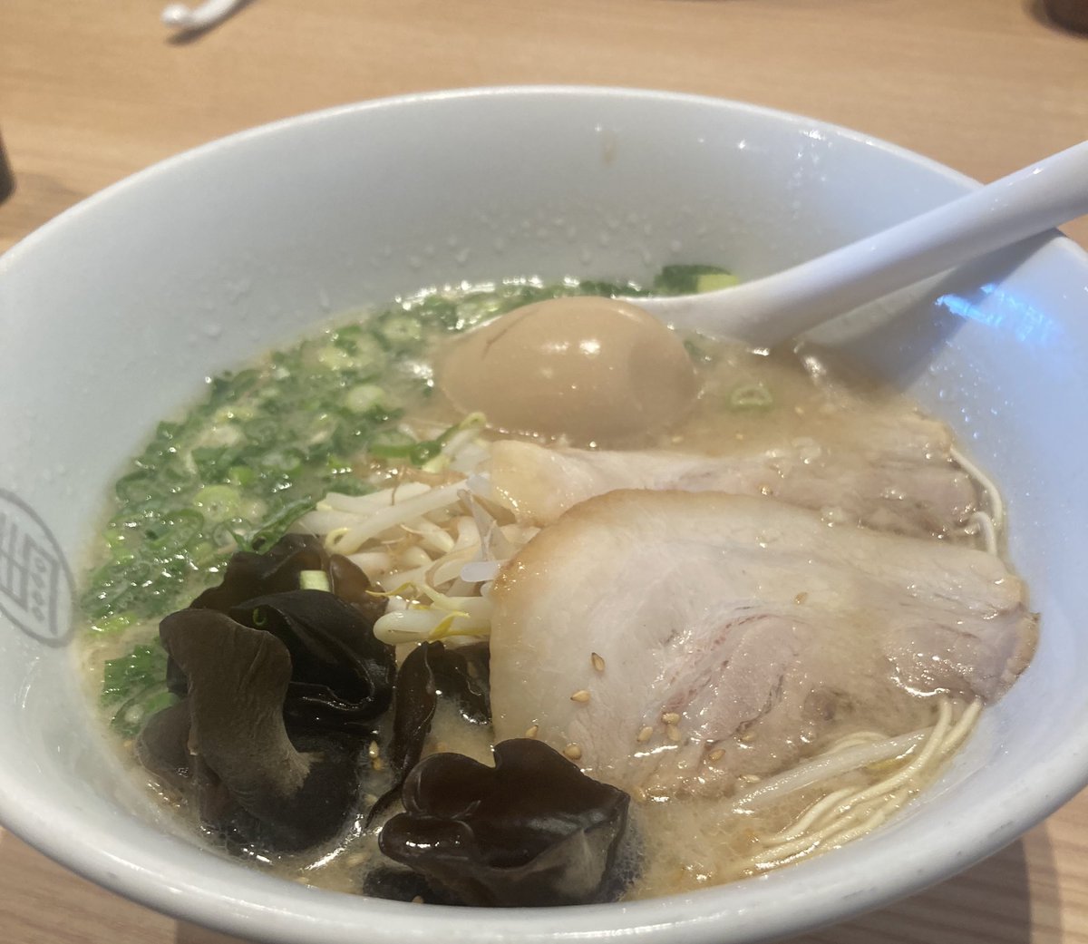 皆さんおはようございます！

ラーメンは麺が太いのが好きですか？
それとも細いのが好きですか？
僕は細くて固いのが好きです🫶

今週ラストがんばりましょう！