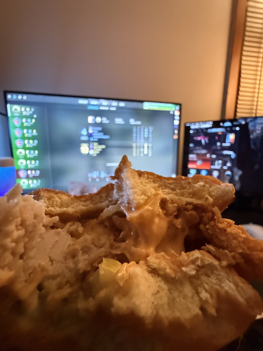 tinychud's tweet image. i love cs (counter strike) (chicken sandwich)