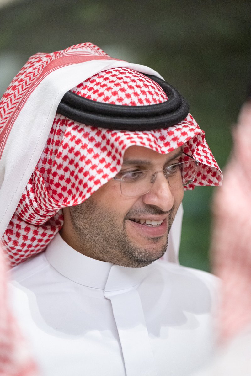 لاشفت وجهك سيّدي تركي تبين
ملامح ملوكي طويلين العمار
فهد ليا شفت وجهك من يمين
نايف ليا شفت وجهك من يسار 💚