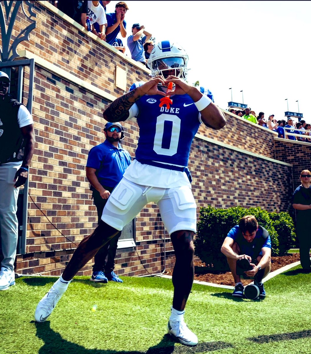 #AGTG Blessed to receive an offer from Duke University🔵
<a href="/Madhousefit/">Madhouse Training</a> <a href="/Coach_Bower/">Coach Harland Bower</a> <a href="/JSavvvy/">Coach Sav 🦉</a> <a href="/coachmariowhite/">Mario White</a> <a href="/DukeFOOTBALL/">Duke Football</a>