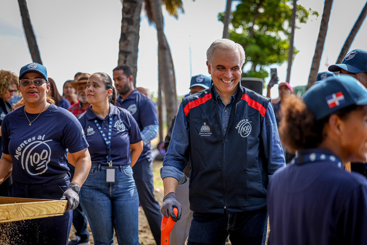 LMDECAMPS's tweet image. Primer misión de Agentes al 100 en la playa San Gil, Montesinos.
Trabajé junto a estudiantes comprometidos con cuidar lo que es de todos.
Y les digo algo: ver a jóvenes limpiando una playa que no ensuciaron reafirma la fuerza y el nivel de conciencia de esta nueva generación. 🇩🇴