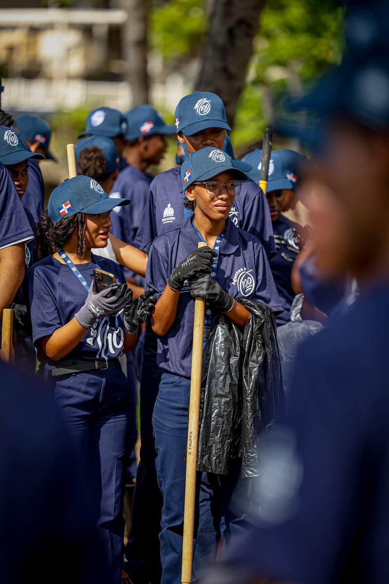 LMDECAMPS's tweet image. Primer misión de Agentes al 100 en la playa San Gil, Montesinos.
Trabajé junto a estudiantes comprometidos con cuidar lo que es de todos.
Y les digo algo: ver a jóvenes limpiando una playa que no ensuciaron reafirma la fuerza y el nivel de conciencia de esta nueva generación. 🇩🇴