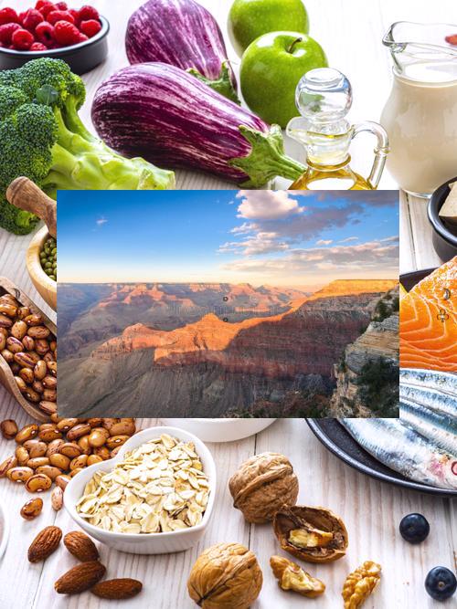 Godmie's tweet image. 🧭Receipt is coffee with mom👒Cat plays, toy.