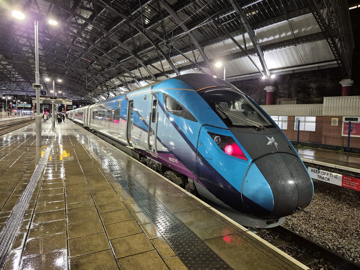 Westfield113594's tweet image. 807 210 Hailes Castle ready to depart Liverpool Lime Street for Newcastle on 14th November 2025 my pic 
#class802 #transpennineexpress #LiverpoolLimeStreet